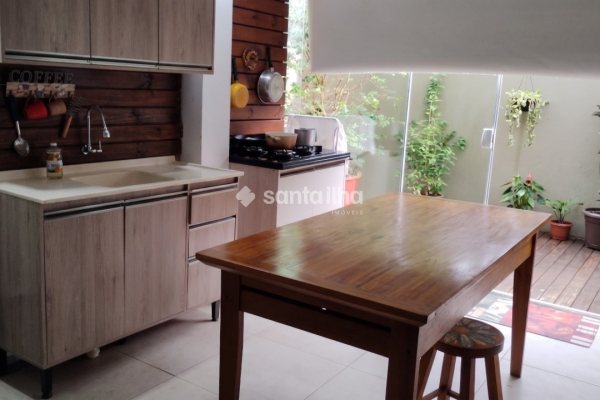Casa para alugar com 119m², 3 quartos, 3 suítes, 1 vaga no bairro Campeche em Florianópolis
