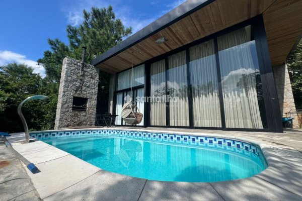 Casa à venda com 100m², 2 quartos, 3 vagas no bairro Ribeirão da Ilha em Florianópolis
