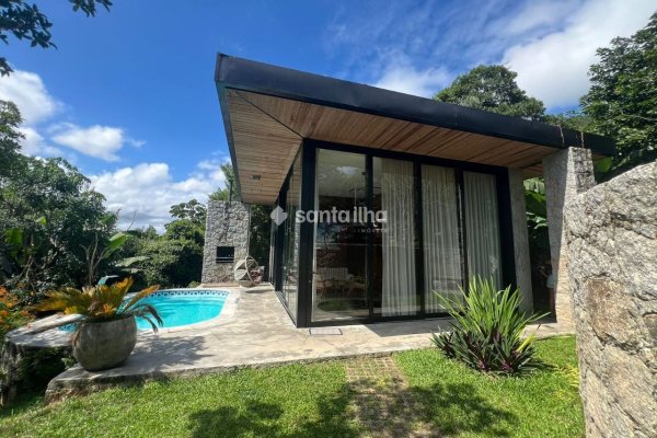 Casa à venda com 100m², 2 quartos, 3 vagas no bairro Ribeirão da Ilha em Florianópolis