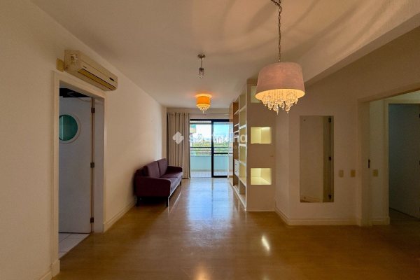 Apartamento à venda com 94m², 3 quartos, 1 suíte, 1 vaga no bairro Centro em Florianópolis