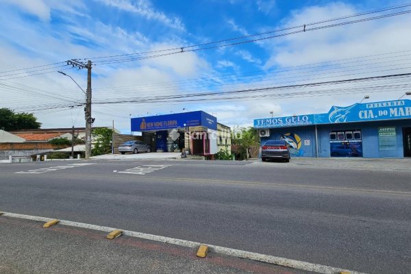 Terreno à venda com 300m², 3 vagas no bairro Rio Tavares em Florianópolis