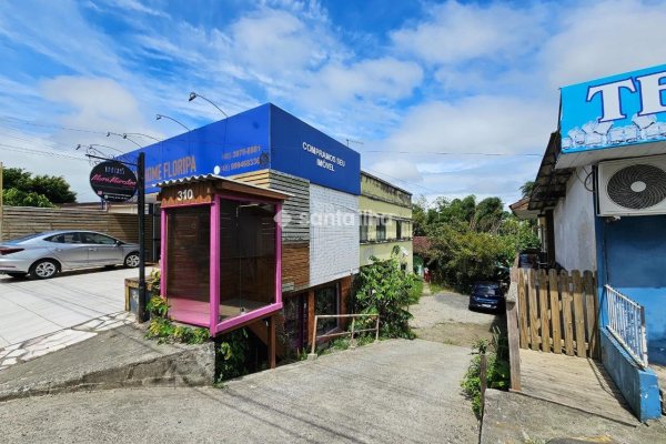 Terreno à venda com 300m², 3 vagas no bairro Rio Tavares em Florianópolis