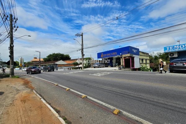Terreno à venda com 300m², 3 vagas no bairro Rio Tavares em Florianópolis