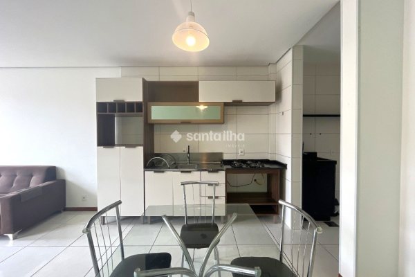 Apartamento para alugar com 58m², 2 quartos no bairro Carianos em Florianópolis