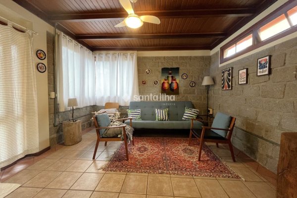 Casa para alugar com 166m², 3 quartos, 1 suíte, 2 vagas no bairro Campeche em Florianópolis