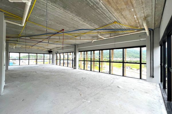 Sala/Conjunto para alugar com 142m², 1 vaga no bairro Campeche em Florianópolis
