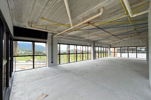 Sala/Conjunto para alugar com 142m², 1 vaga no bairro Campeche em Florianópolis