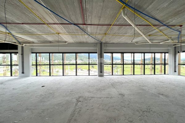 Sala/Conjunto para alugar com 142m², 1 vaga no bairro Campeche em Florianópolis