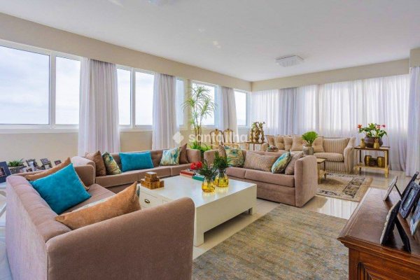 Cobertura à venda com 376m², 3 quartos, 1 suíte, 3 vagas no bairro Centro em Florianópolis
