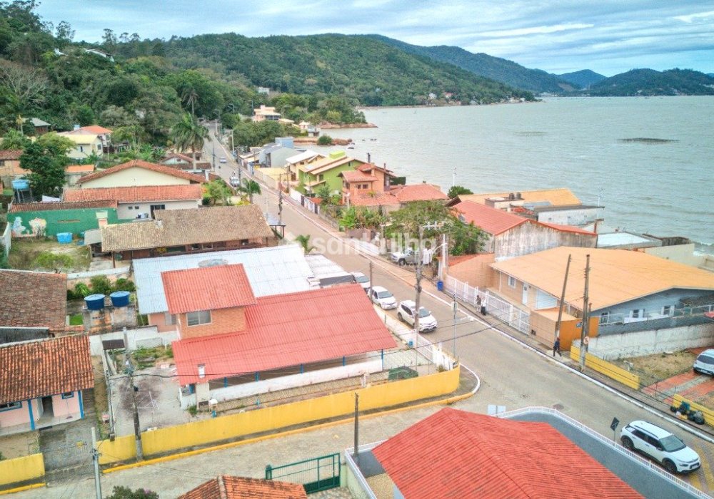Terreno à venda com 450m² no bairro Sambaqui em Florianópolis - Foto 1
