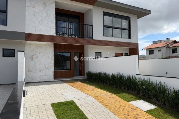 Casa à venda com 118m², 3 quartos, 1 suíte, 2 vagas no bairro Campeche em Florianópolis