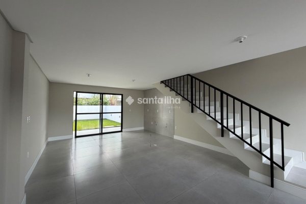 Casa à venda com 118m², 3 quartos, 1 suíte, 2 vagas no bairro Campeche em Florianópolis