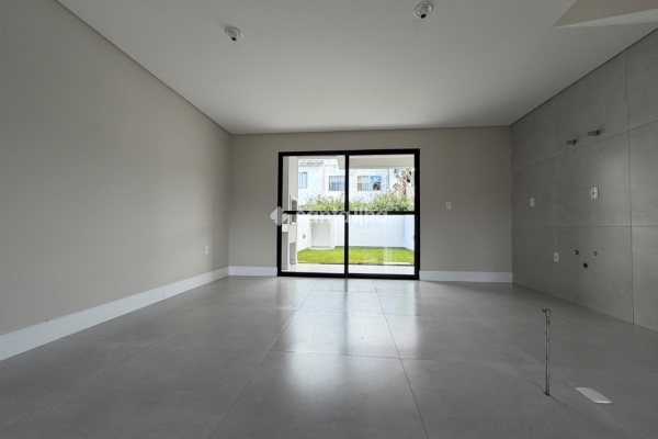 Casa à venda com 118m², 3 quartos, 1 suíte, 2 vagas no bairro Campeche em Florianópolis