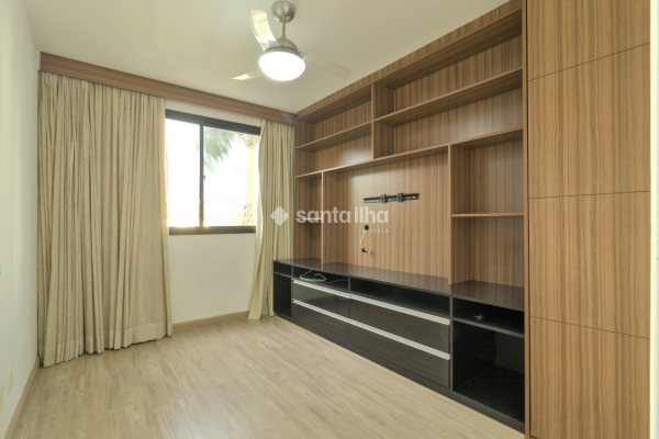 Apartamento à venda com 135m², 3 quartos, 1 suíte, 2 vagas no bairro Centro em Florianópolis