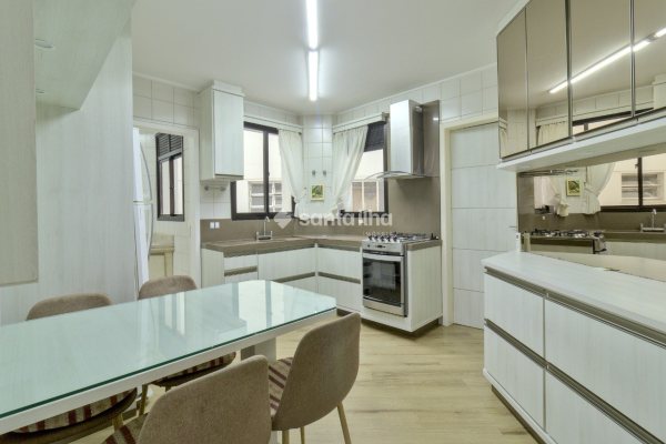 Apartamento à venda com 135m², 3 quartos, 1 suíte, 2 vagas no bairro Centro em Florianópolis