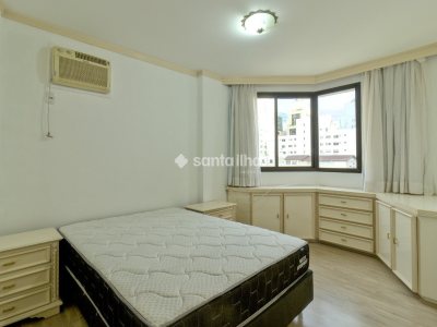 Apartamento à venda com 135m², 3 quartos, 1 suíte, 2 vagas no bairro Centro em Florianópolis - Foto 12