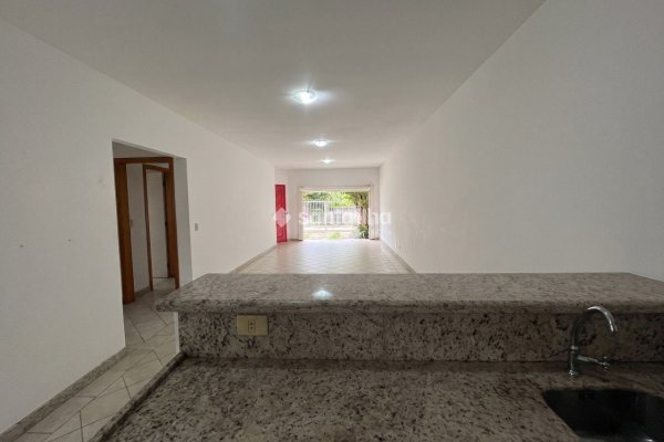 Casa à venda com 160m², 4 quartos, 2 suítes, 3 vagas no bairro Campeche em Florianopolis