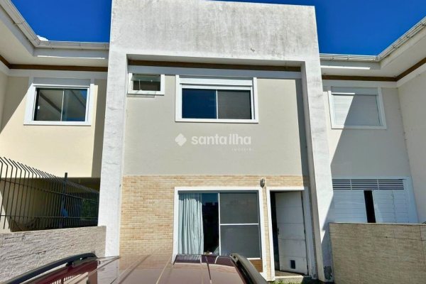 Casa à venda com 109m², 3 quartos, 3 suítes, 1 vaga no bairro Ribeirão da Ilha em Florianópolis