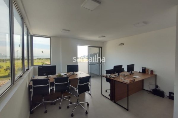 Sala/Conjunto à venda com 38m², 1 vaga no bairro Saco dos Limões em Florianópolis