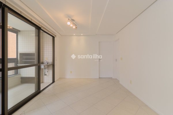 Apartamento à venda com 110m², 3 quartos, 1 suíte, 2 vagas no bairro Centro em Florianópolis