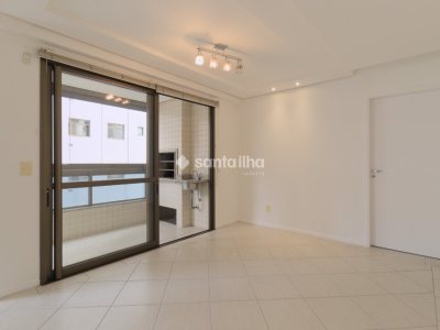 Apartamento à venda com 110m², 3 quartos, 1 suíte, 2 vagas no bairro Centro em Florianópolis - Foto 2