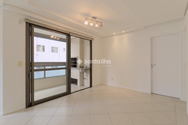 Apartamento à venda com 110m², 3 quartos, 1 suíte, 2 vagas no bairro Centro em Florianópolis