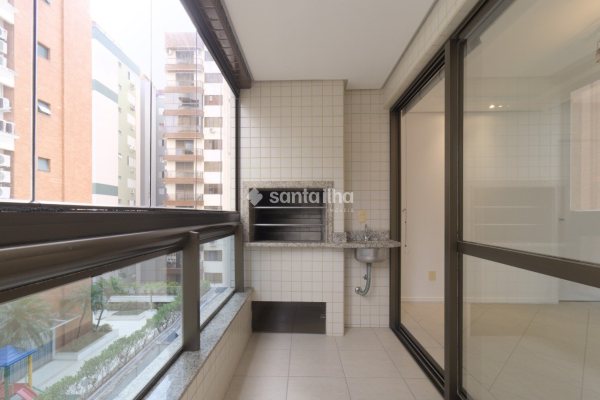 Apartamento à venda com 110m², 3 quartos, 1 suíte, 2 vagas no bairro Centro em Florianópolis
