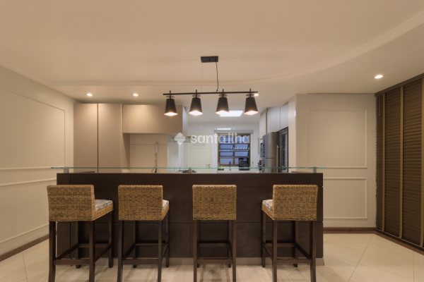 Apartamento à venda com 110m², 3 quartos, 1 suíte, 2 vagas no bairro Centro em Florianópolis
