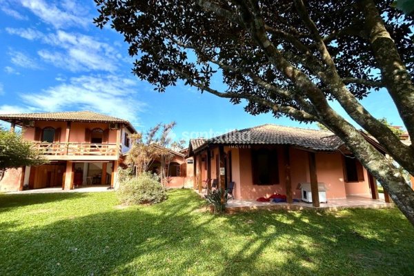 Casa à venda com 362m², 4 quartos, 4 suítes, 2 vagas no bairro Campeche em Florianópolis