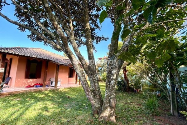 Casa à venda com 362m², 4 quartos, 4 suítes, 2 vagas no bairro Campeche em Florianópolis
