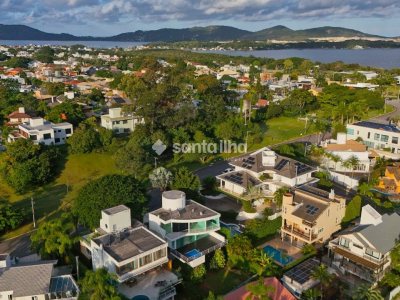 Casa à venda com 546m², 4 quartos, 2 suítes, 2 vagas no bairro Lagoa da Conceição em Florianópolis - Foto 42