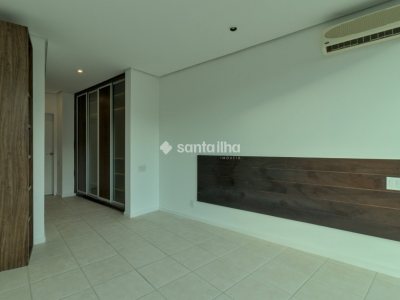 Casa à venda com 546m², 4 quartos, 2 suítes, 2 vagas no bairro Lagoa da Conceição em Florianópolis - Foto 32
