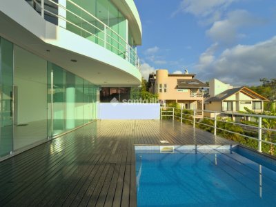 Casa à venda com 546m², 4 quartos, 2 suítes, 2 vagas no bairro Lagoa da Conceição em Florianópolis - Foto 9