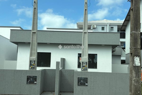 Casa à venda com 68m², 2 quartos, 1 suíte, 1 vaga no bairro Campeche em Florianópolis
