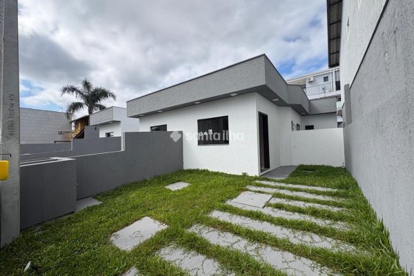 Casa à venda com 68m², 2 quartos, 1 suíte, 1 vaga no bairro Campeche em Florianópolis