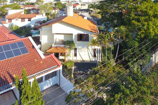 Casa à venda com 308m², 4 quartos, 2 suítes, 4 vagas no bairro Santa Monica/Anchieta em Florianópolis