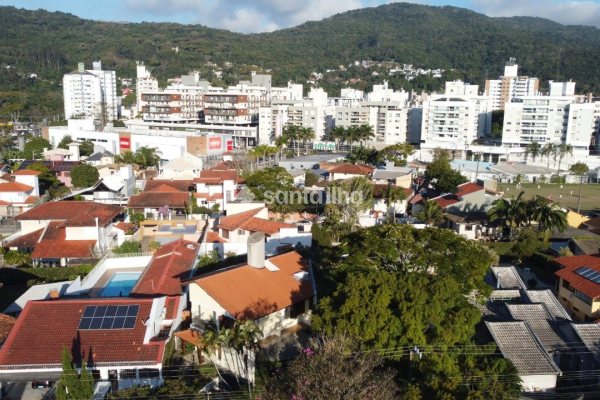 Casa à venda com 308m², 4 quartos, 2 suítes, 4 vagas no bairro Santa Monica/Anchieta em Florianópolis