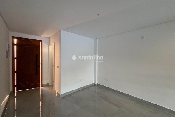Casa à venda com 144m², 3 quartos, 1 suíte, 1 vaga no bairro Campeche em Florianópolis