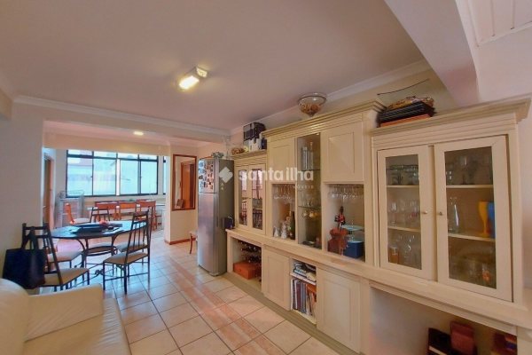 Cobertura à venda com 215m², 4 quartos, 1 suíte, 2 vagas no bairro Centro em Florianópolis