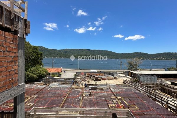 Casa em Condomínio à venda com 258m², 3 quartos, 3 suítes, 2 vagas no bairro Lagoa da Conceição em Florianópolis