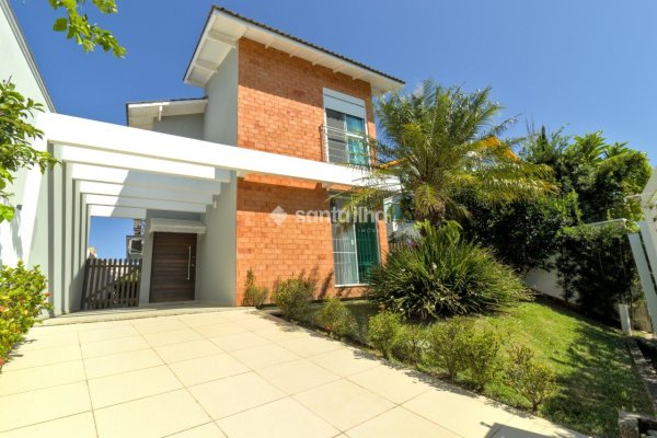 Casa à venda com 173m², 3 quartos, 3 suítes, 2 vagas no bairro Cachoeira do Bom Jesus em Florianópolis