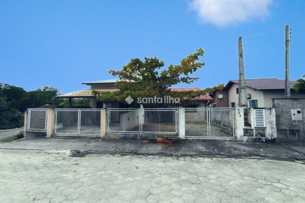 Casa à venda com 150m², 4 quartos, 2 vagas no bairro Carianos em Florianópolis