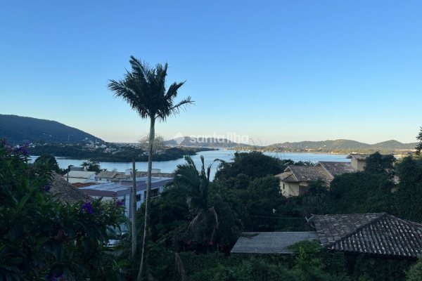 Casa para alugar com 200m², 3 quartos, 1 suíte, 2 vagas no bairro Lagoa da Conceição em Florianopolis
