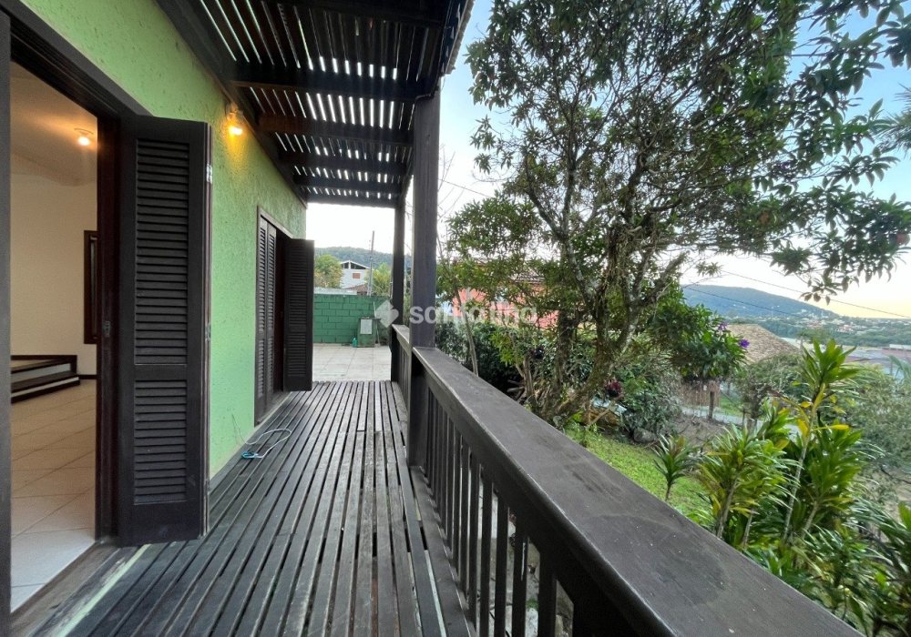 Casa para alugar com 200m², 3 quartos, 1 suíte, 2 vagas no bairro Lagoa da Conceição em Florianopolis - Foto 1