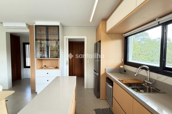 Casa para alugar com 158m², 1 quarto, 1 suíte, 4 vagas no bairro Pântano do Sul em Florianópolis