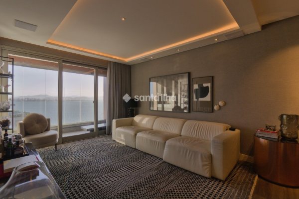 Apartamento à venda com 131m², 3 quartos, 3 suítes, 3 vagas no bairro Agronômica em Florianópolis