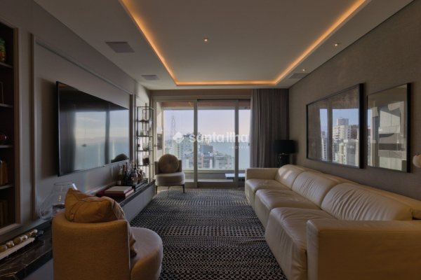 Apartamento à venda com 131m², 3 quartos, 3 suítes, 3 vagas no bairro Agronômica em Florianópolis