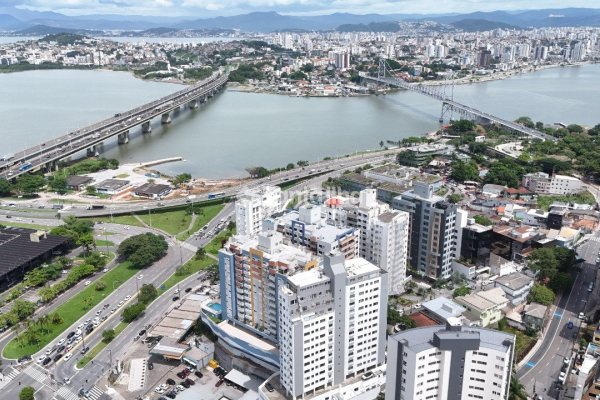 Apartamento à venda com 81m², 3 quartos, 1 suíte, 1 vaga no bairro Centro em Florianopolis