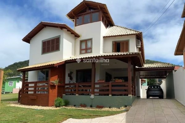 Casa à venda com 350m², 4 quartos, 3 suítes, 4 vagas no bairro Campeche em Florianópolis
