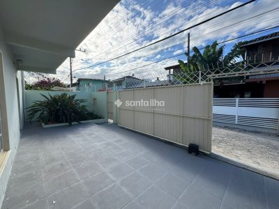 Casa à venda com 260m², 5 quartos, 2 suítes, 5 vagas no bairro Rio Tavares em Florianópolis - Foto 4